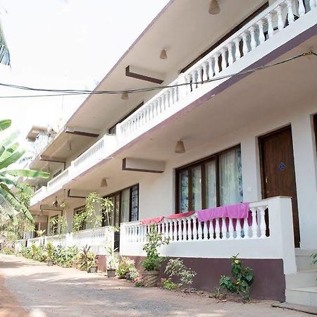 Sea View Resort Morjim Esterno foto