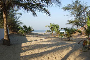 Sea View Resort Morjim Esterno foto