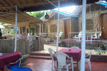 Sea View Resort Morjim Esterno foto