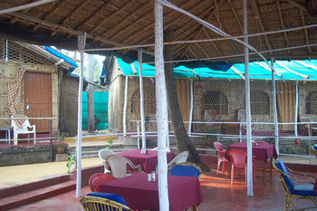 Sea View Resort Morjim Esterno foto