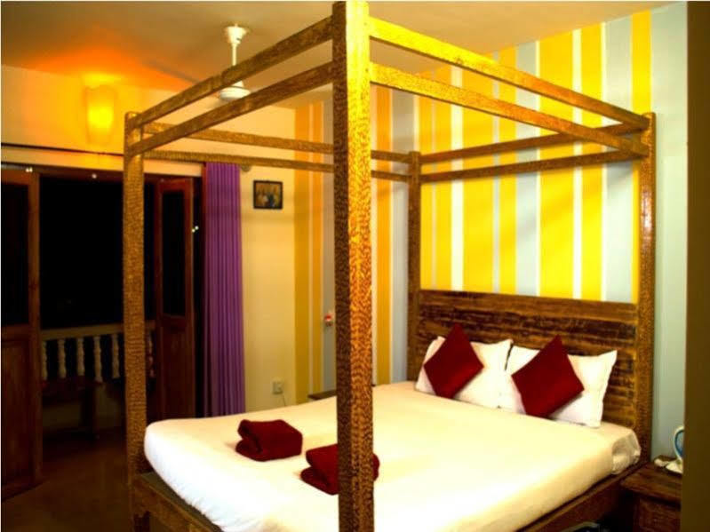 Sea View Resort Morjim Esterno foto