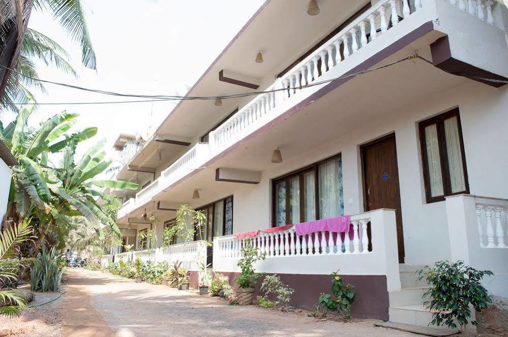 Sea View Resort Morjim Esterno foto
